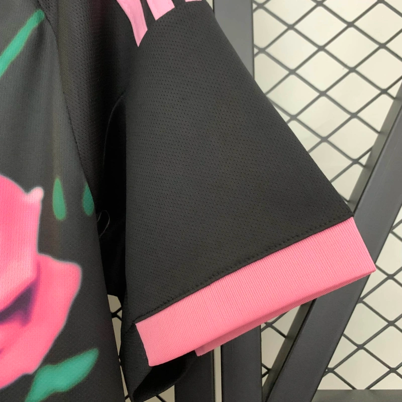 Real Madrid "Serpent Rosa" Limited Jersey