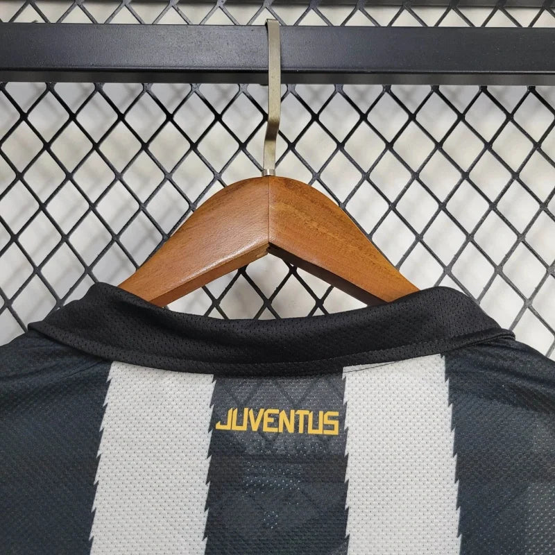 2010-2011 Retro Juventus Home Jersey