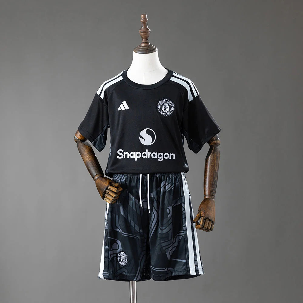 2026/2027 Manchester United Goalkeeper Kit Kids Size